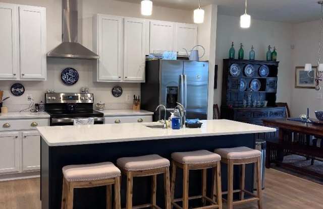 5594 TRAFALGAR Circle