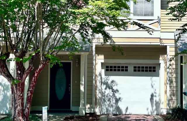 Photo of Adorable 3B/2.5B Unfurnished Townhome located in Twin Lakes Neighborhood!