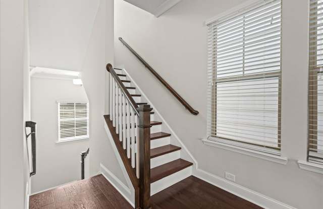 545 Mirrormont Drive