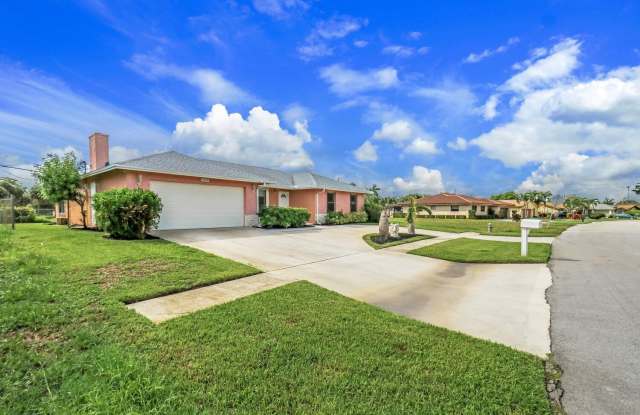 1334 N Mangonia Drive