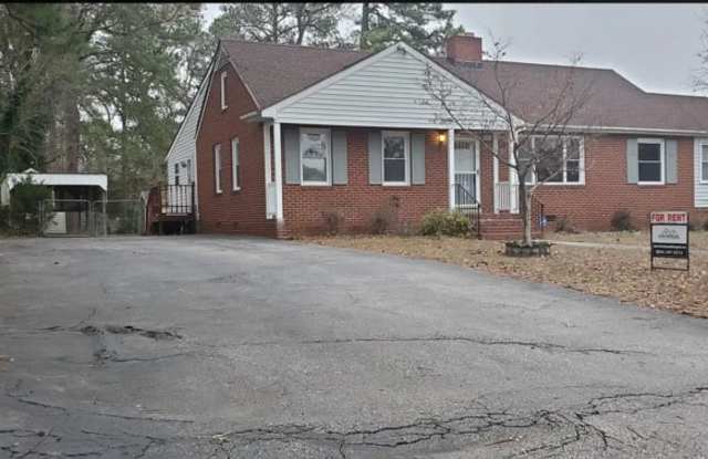 2746 Emblem Dr
