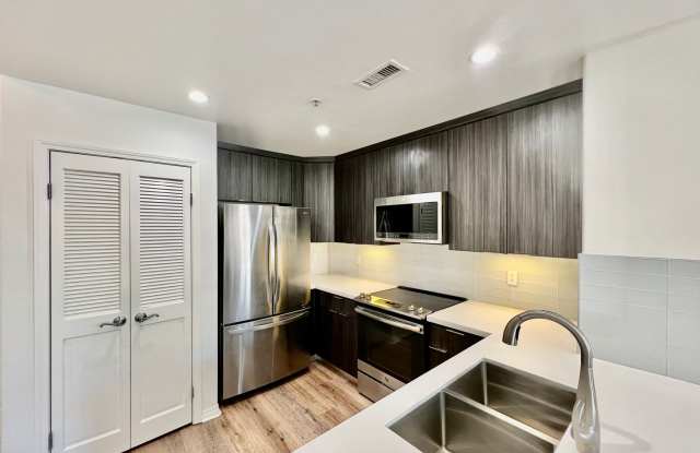 Beautiful 3B/2BA Condo in Little Italy w/ Reserved Parking! - 1601 India Street, San Diego, CA 92101