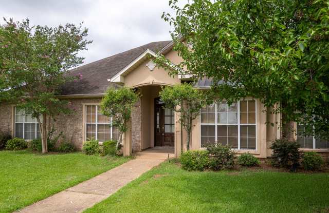 ***Large 4/2.5 in Westpoint***