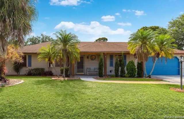 2550 SE Calais Street