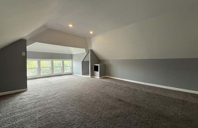 1561 W Grand Boulevard