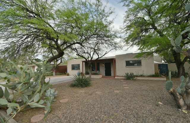 Photo of 2842 East Blacklidge Drive