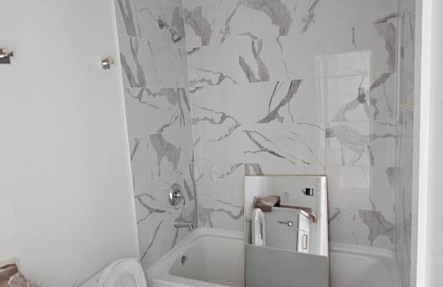 2230 NICHOLSON Street SE unit: 9