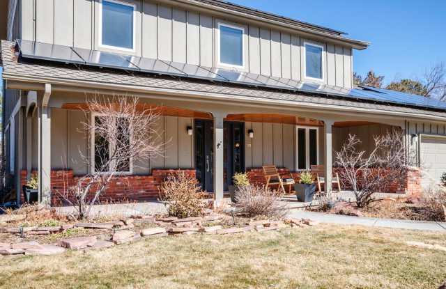 Modern 5 Bed/3.5 Bath Home in Devil's Thumb, Boulder - Available June 3rd