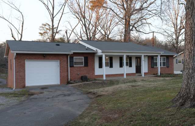 3 Bedroom / 2 Bath Home for Rent – South Knoxville - Ideal for students! Close to campus!