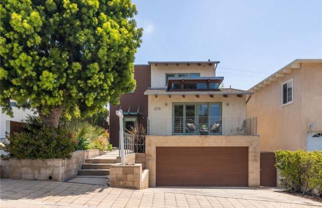 2710 Pine Ave.