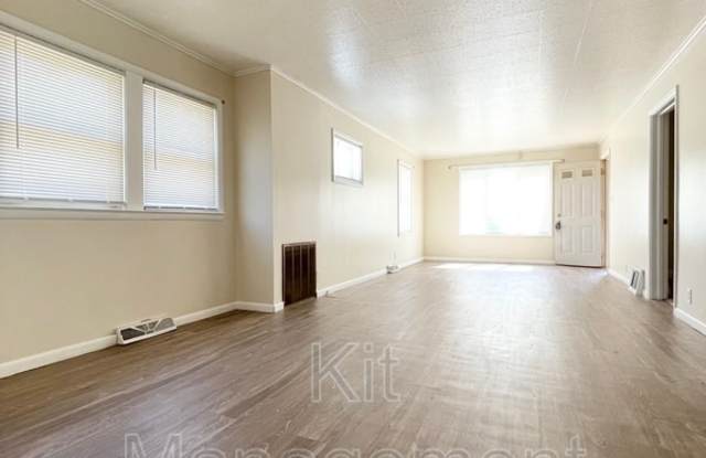3953 Woodhaven