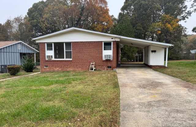 Cozy 3-Bedroom Rental Home in Winston-Salem – 931 Moravia Street