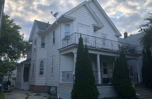 6034 25th Ave Lower