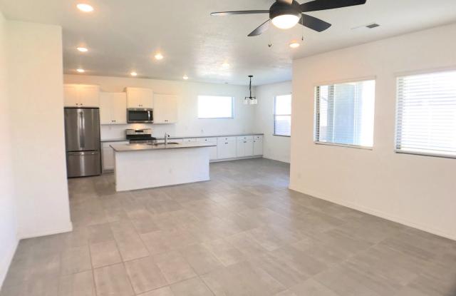 Gorgeous, Newer 3 bedroom in Los Lunas! Open Layout!