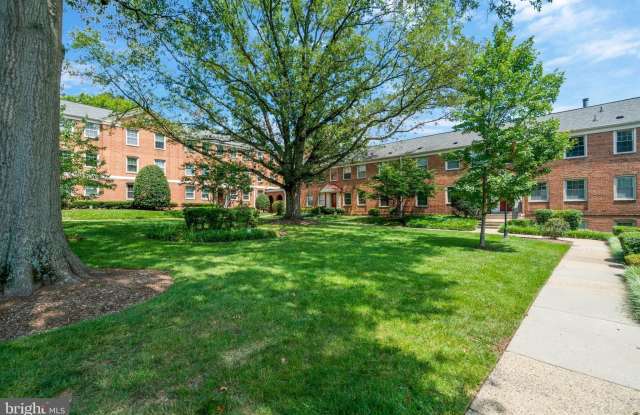 2505 ARLINGTON Boulevard unit: 102