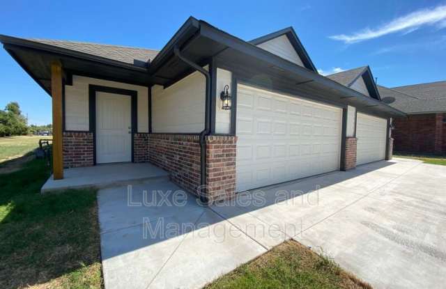 5220 Oakwood Villas Court