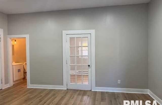 500 S DOUGLAS Avenue unit: B