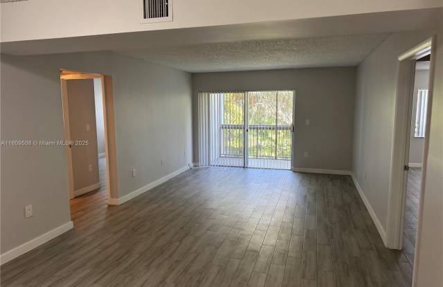 Photo of 721 N Pine Island Rd