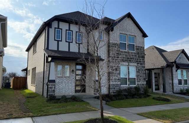 Photo of 2032 Adriana Avenue