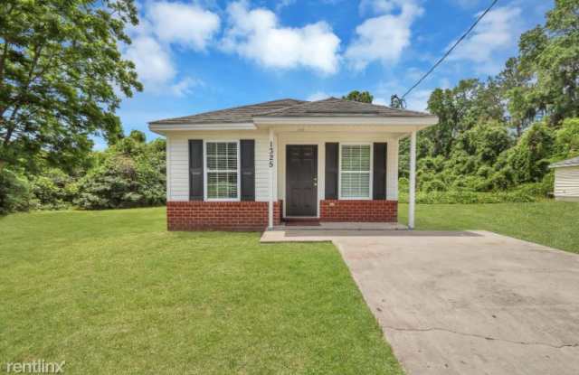 1325 e 69th Street