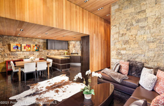 800 S Monarch Street unit: #4