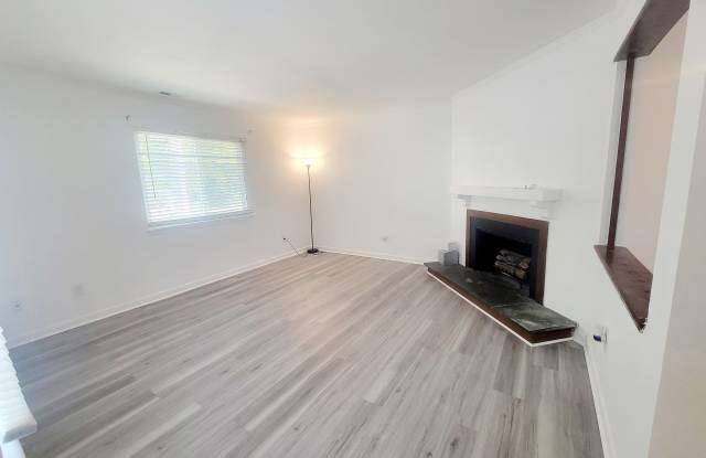 5817 Shady Grove Cir