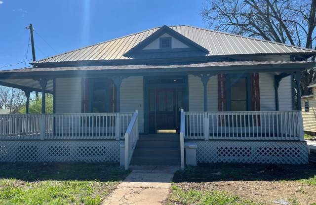 3 bedroom 2 bathroom off Lurleen Blvd. in Northport