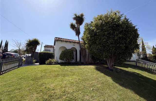 Charming 2 Bed Home with A/C, 2 Car Garage, Huge Yard & In-Unit Laundry $1,000.00 Off One Month's Rent!*