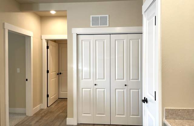 Photo of 5301 Elyn Lp