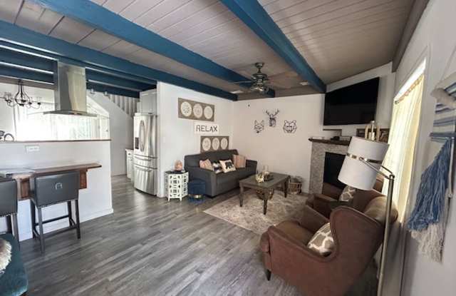 3 bed / 2 bath furnished home. 6 month rental