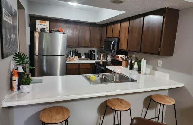 562 Woodland Avenue unit: 13