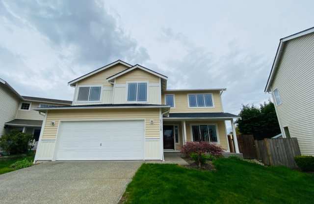 Open Concept Home with 18" Ceiling in Puyallup - 6718 149th Street Court East, Summit View, WA 98375