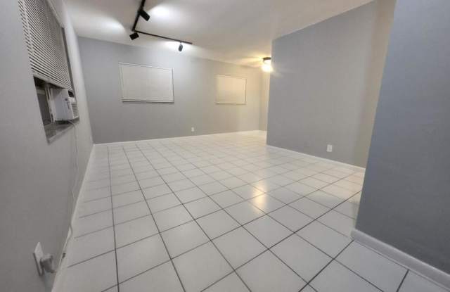 2625 Middle River Drive