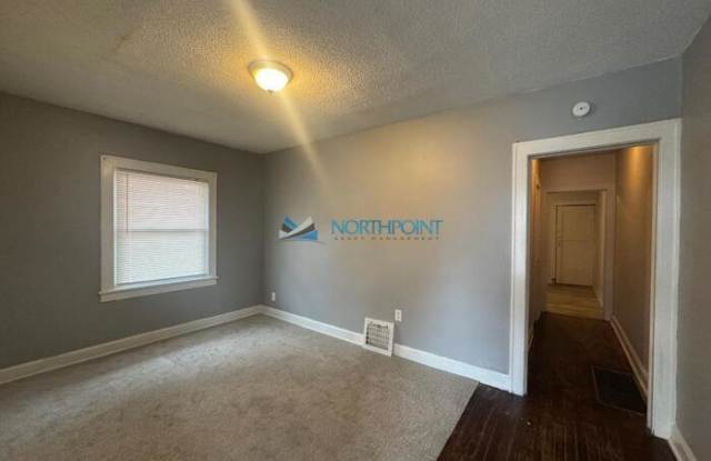 604 1/2 Lowell Avenue