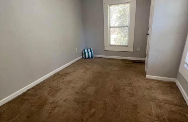 COMING SOON Spacious 3 BEDS AND 2 BATHS!!!