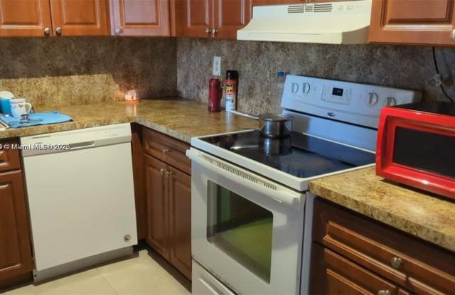 6960 Miami Gardens Dr