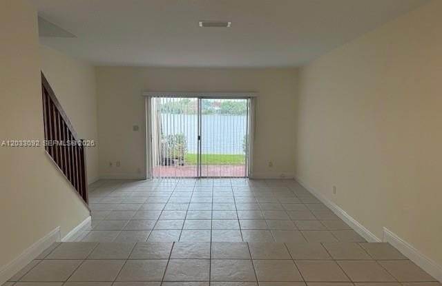 2856 Cambridge Ln