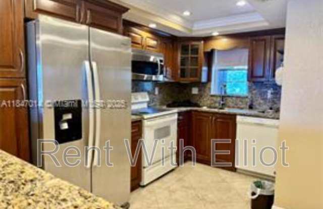 3100 W Rolling Hills Circle