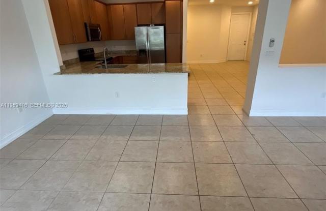 104 E Riverwalk Cir E