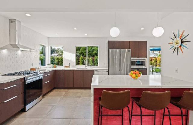 70170 Sun Valley Drive