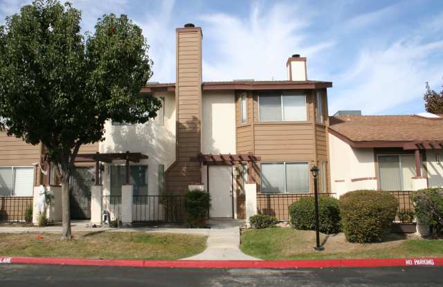 4600 Beechwood #80 - 2+1.5 in Cypress Glen Townhomes