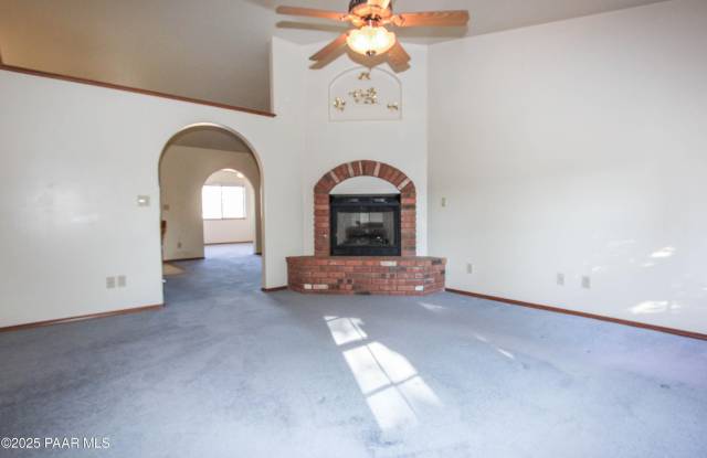 2050 Val Vista Drive