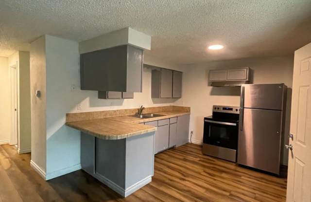 944 33 Avenue-24