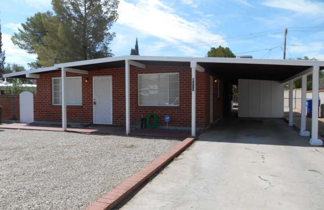 Charming Home, 3 bedroom, 2 bath centrally located at Speedway and Columbus with mountain views. - 4232 East 1st Street, Tucson, AZ 85711