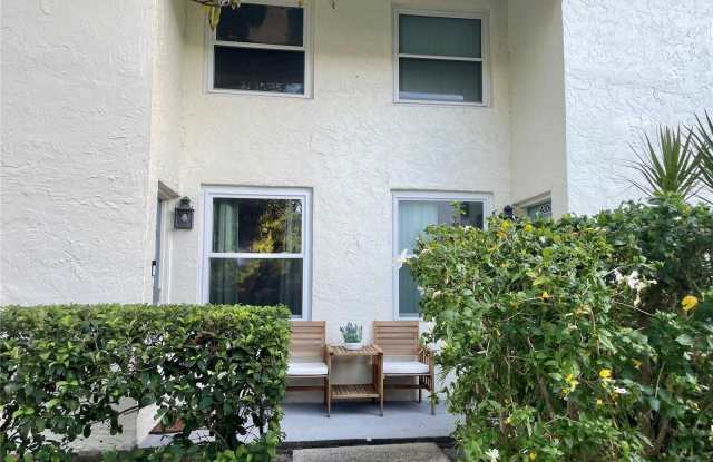 4304 LA RIVIERA COURT