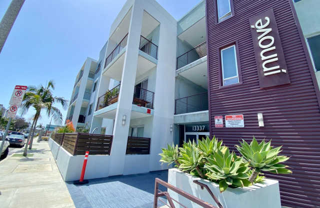 Modern corner penthouse in the Marina Del Rey Arts District! Walk everywhere! photos photos