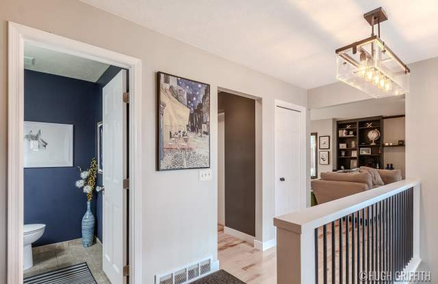 2376 Bob White Court SE