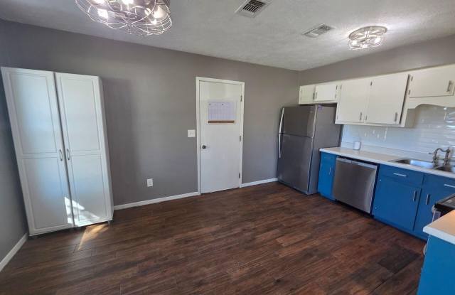 209 S Mary Ella Avenue