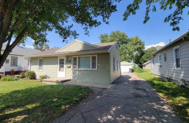 1908 Ave C - 1908 Avenue C, Council Bluffs, IA 51501