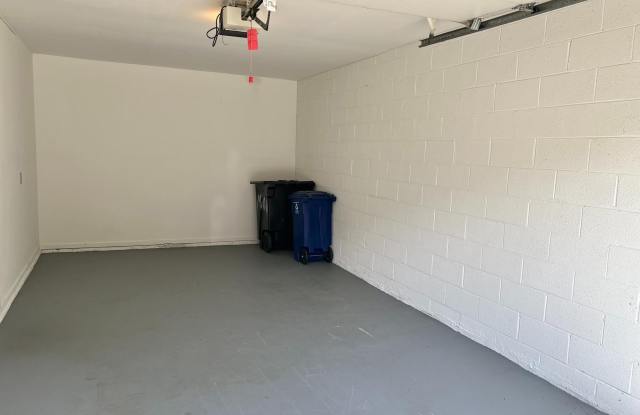 1906 N WOODLEY STREET